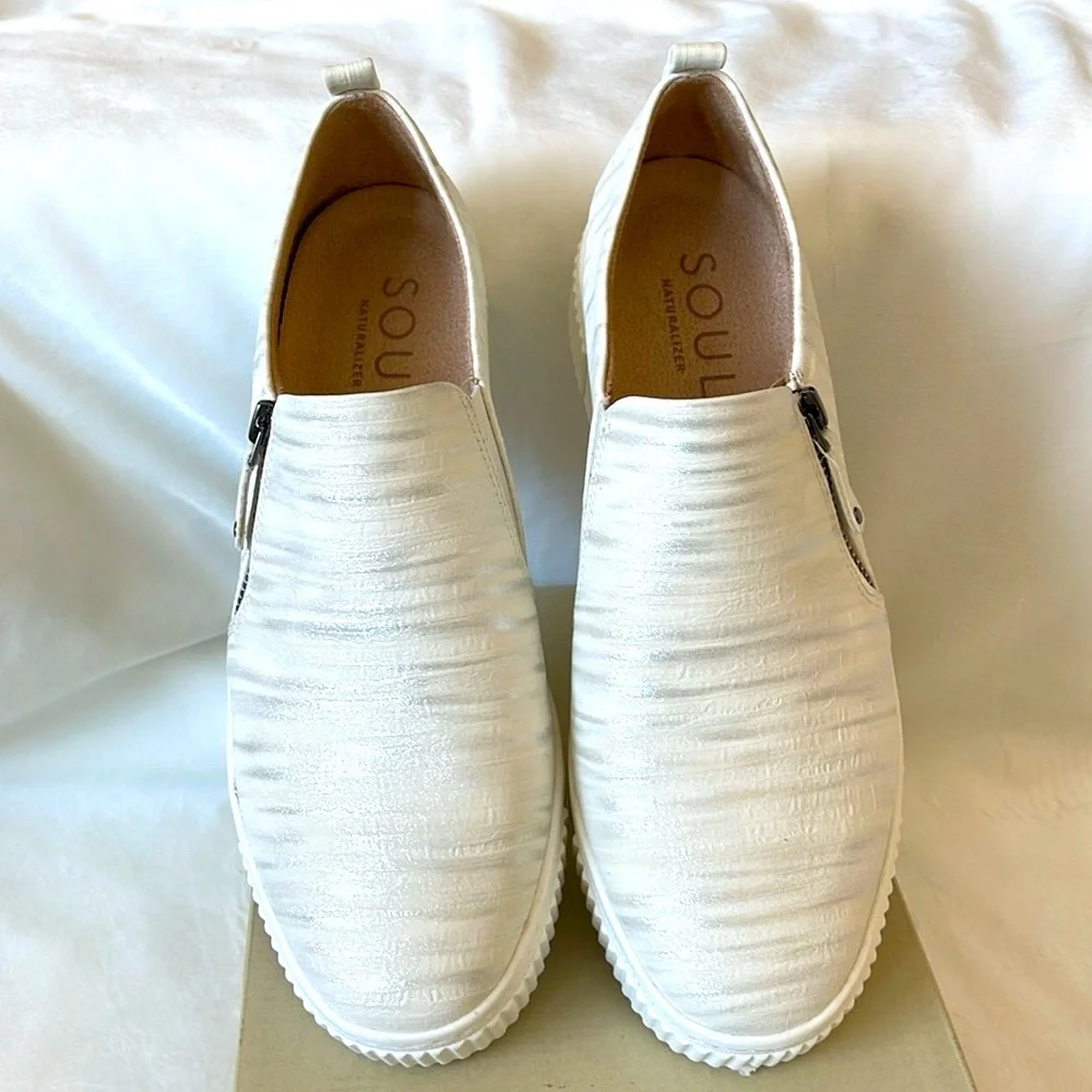 SOUL Naturalizer Slip-On White Metallic Sneakers Sz 10
